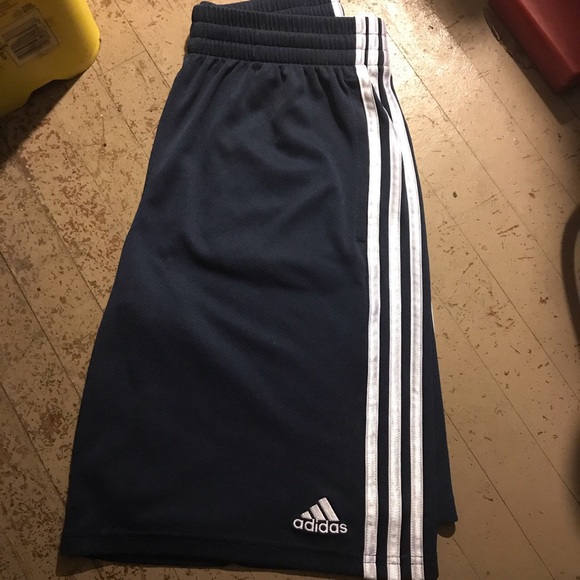 Adidas Men’s Basketball athletic shorts Large - Picture 2 of 3